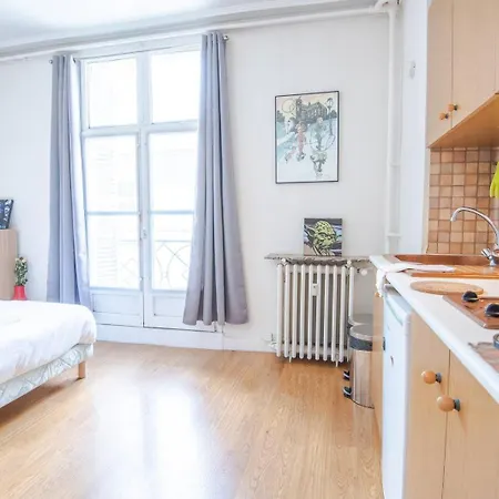 Le Petit Emile Zola Apartment Tours